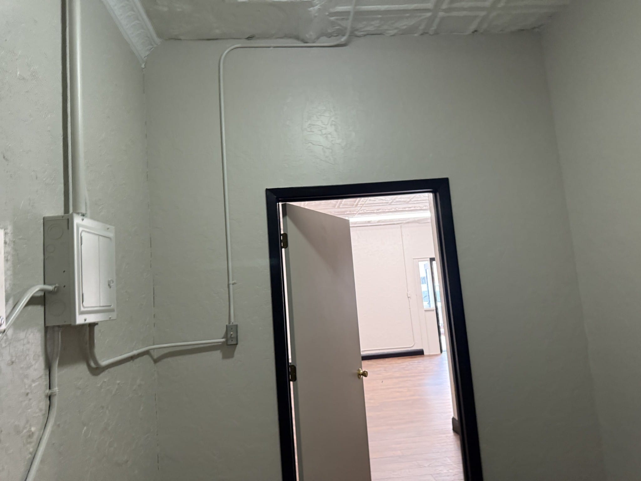 White walls & decorative ceiling — Childress, Texas office project